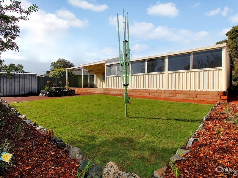 142 Seville Drive, Seville Grove WA 6112