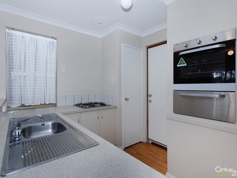 142 Seville Drive, Seville Grove WA 6112