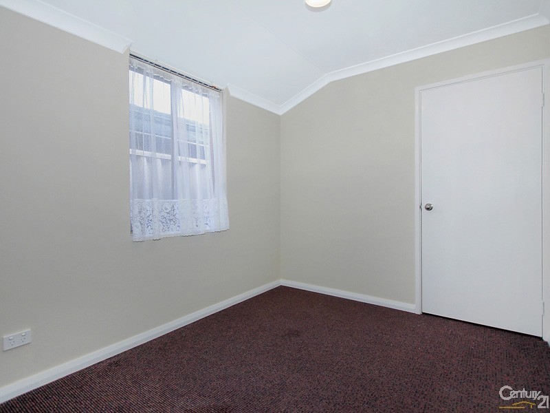 142 Seville Drive, Seville Grove WA 6112