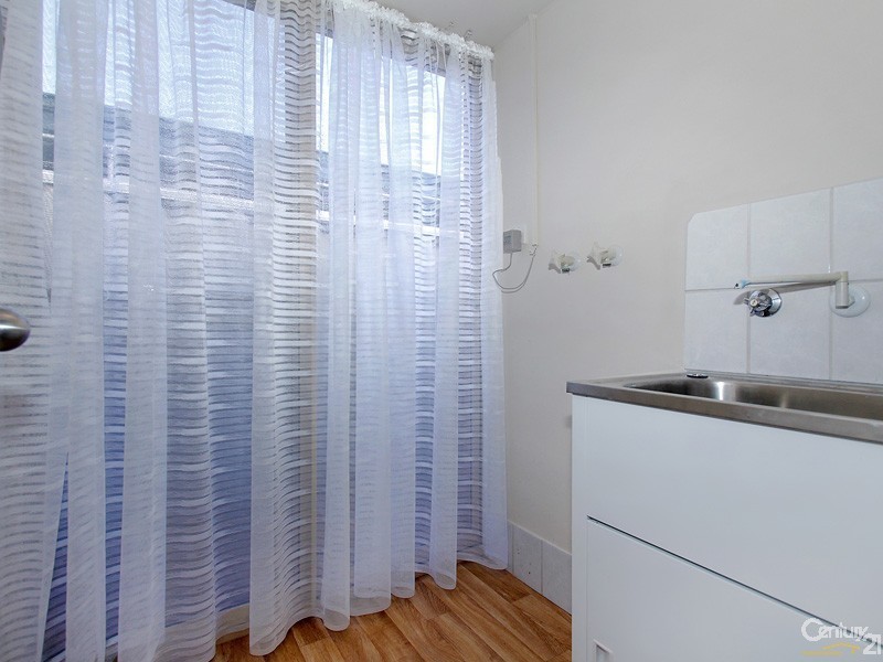 142 Seville Drive, Seville Grove WA 6112