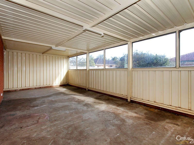 142 Seville Drive, Seville Grove WA 6112