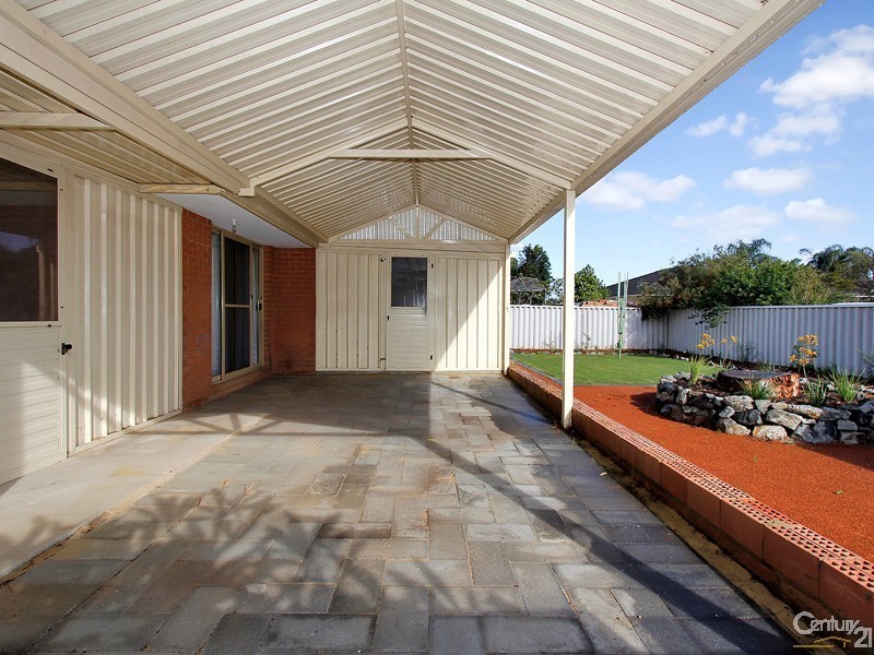 142 Seville Drive, Seville Grove WA 6112