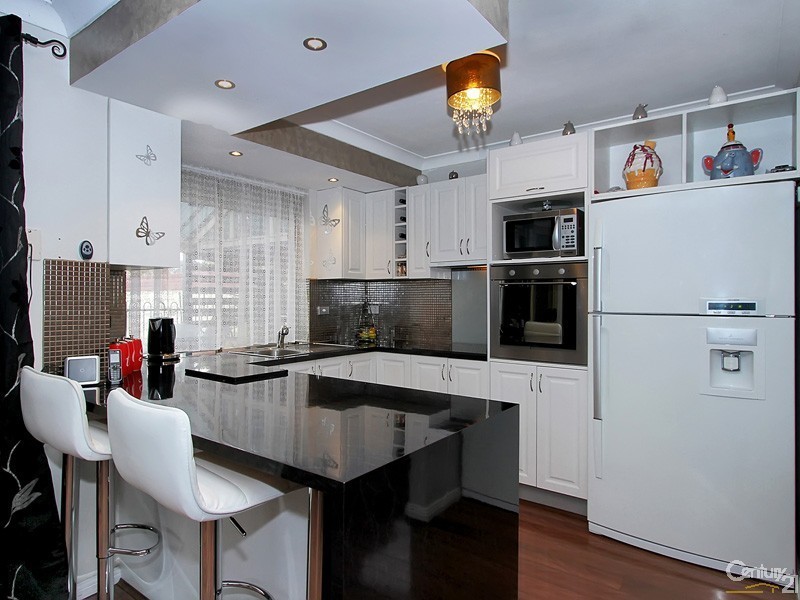 74 Ravenscroft Way, Kelmscott WA 6111