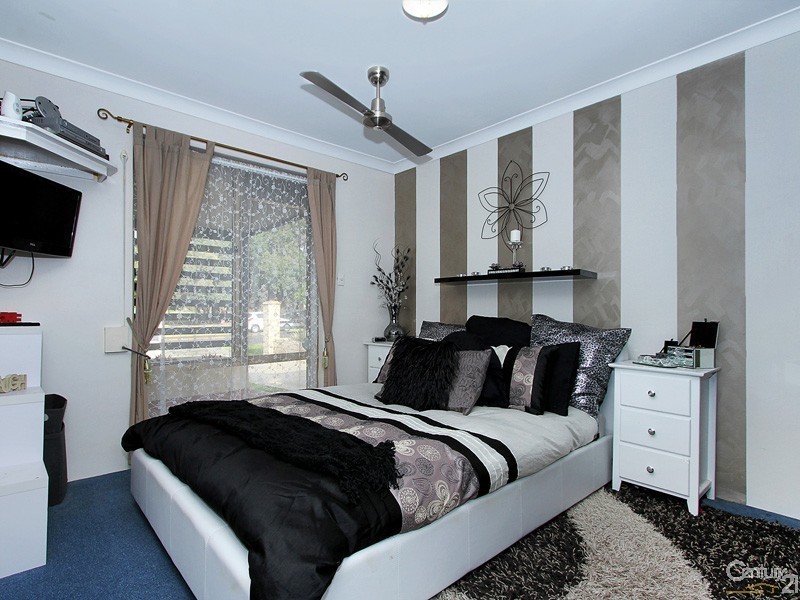 74 Ravenscroft Way, Kelmscott WA 6111