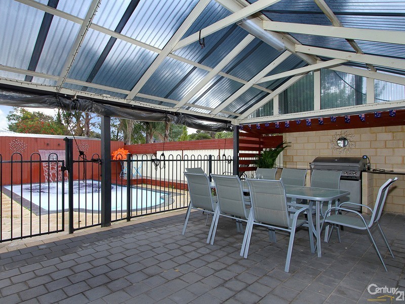 74 Ravenscroft Way, Kelmscott WA 6111