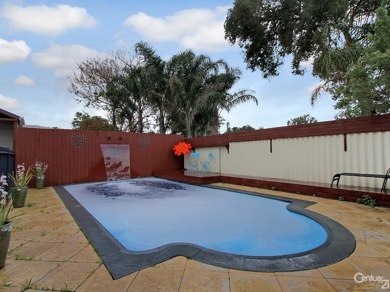 74 Ravenscroft Way, Kelmscott WA 6111