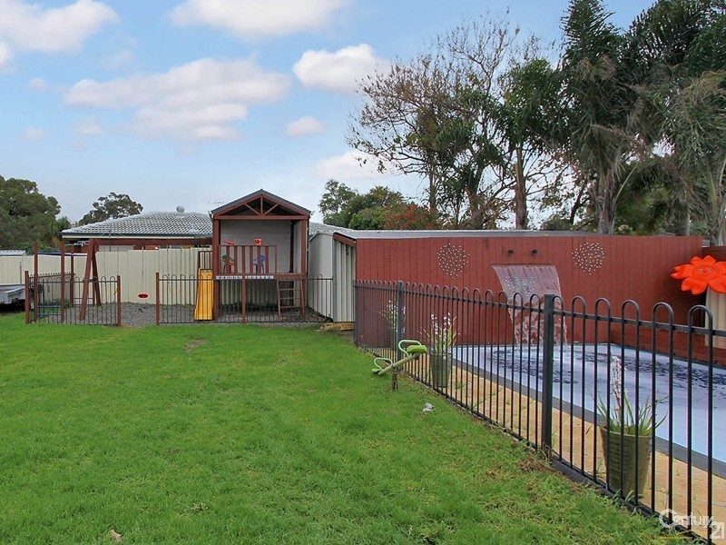74 Ravenscroft Way, Kelmscott WA 6111