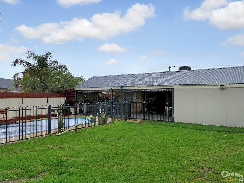 74 Ravenscroft Way, Kelmscott WA 6111