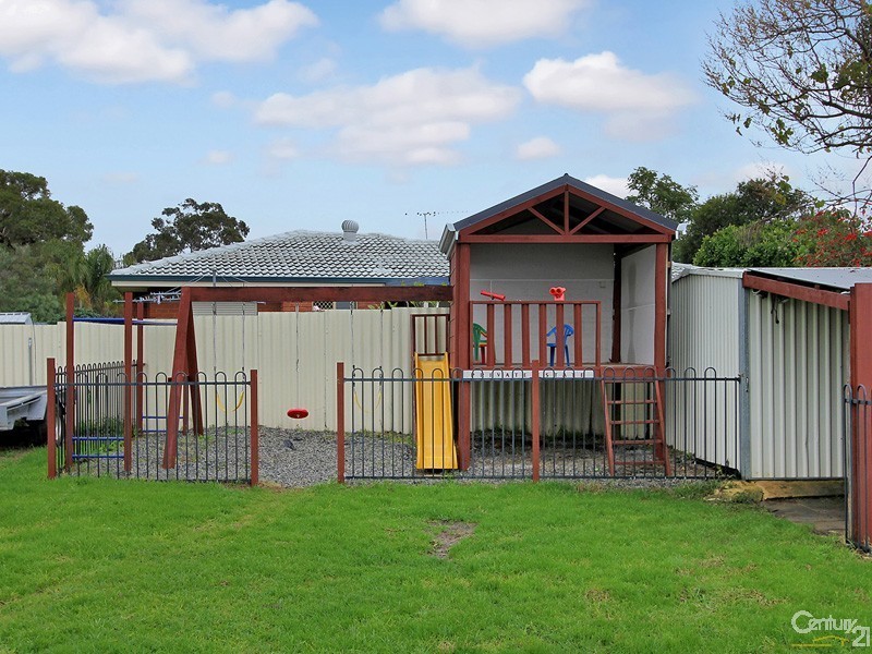 74 Ravenscroft Way, Kelmscott WA 6111