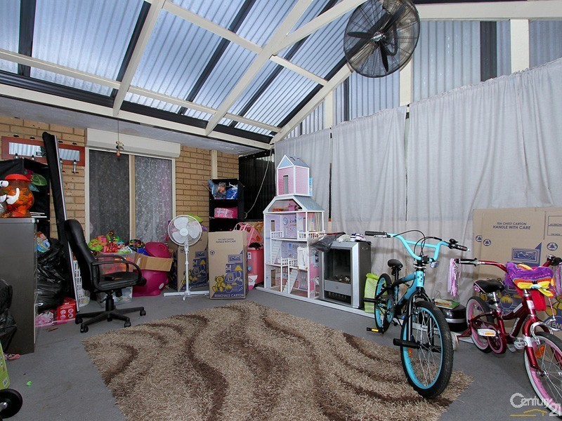 74 Ravenscroft Way, Kelmscott WA 6111