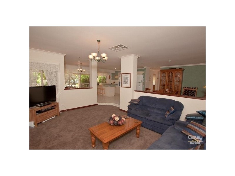 105 Burrows Retreat, Mount Richon WA 6112