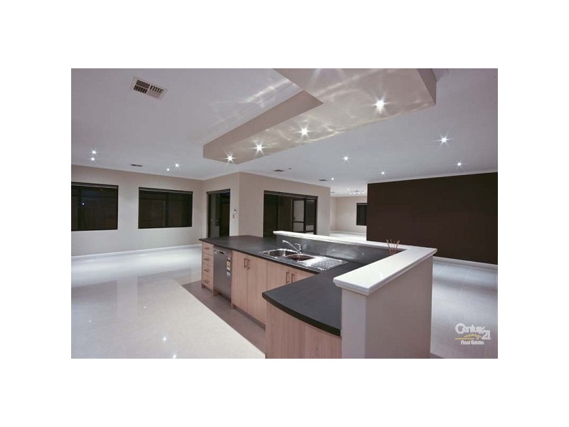 6 Zaragoza Court, Seville Grove WA 6112