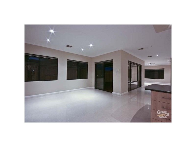 6 Zaragoza Court, Seville Grove WA 6112