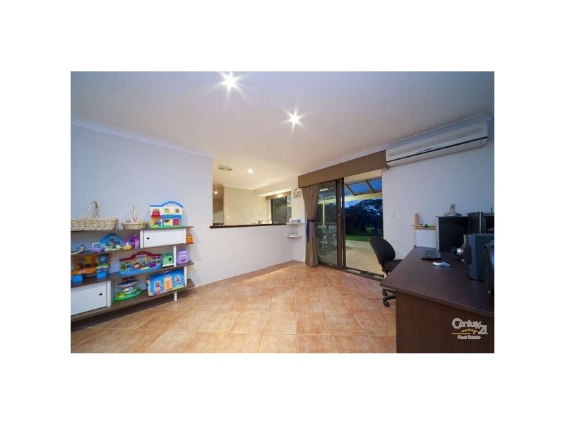 16 Hillside Road, Mount Richon WA 6112