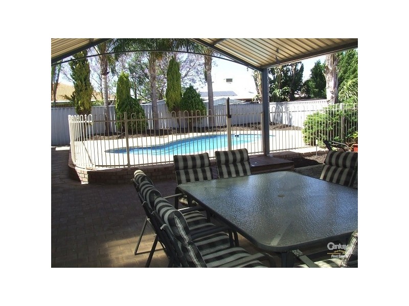 102 Brown Crescent, Seville Grove WA 6112