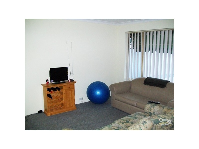 4 Beard Place, Queens Park WA 6107