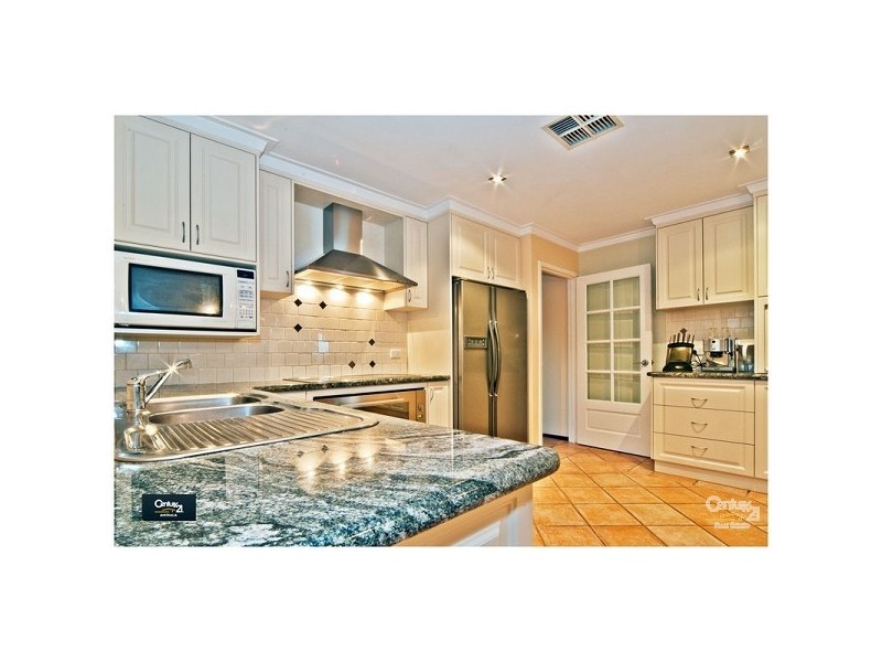 7 Thrum Close, Leeming WA 6149