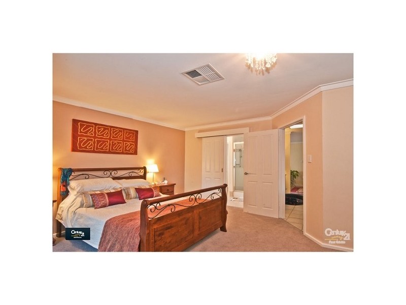 7 Thrum Close, Leeming WA 6149