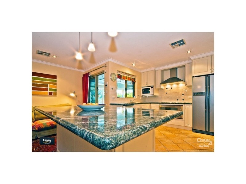 7 Thrum Close, Leeming WA 6149