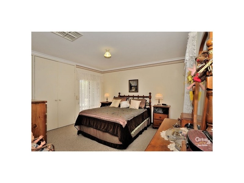 18 Hillside Road, Mount Richon WA 6112