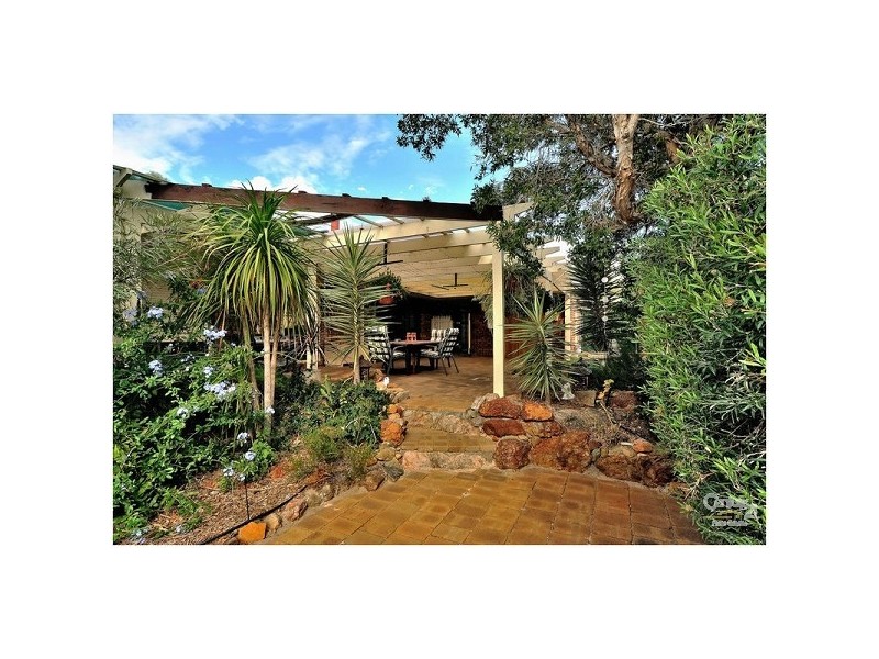 18 Hillside Road, Mount Richon WA 6112