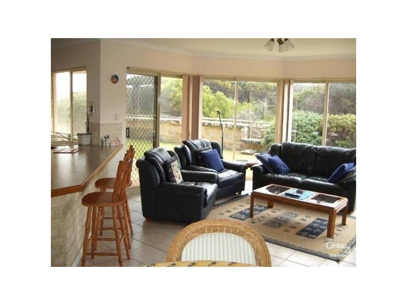 17 Admiralty Crescent, Halls Head WA 6210