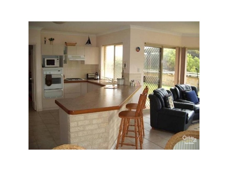 17 Admiralty Crescent, Halls Head WA 6210