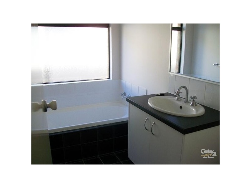 10 Erlon Way, Harrisdale WA 6112