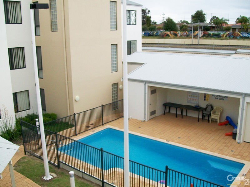 1/17 Southdown Place, Thornlie WA 6108