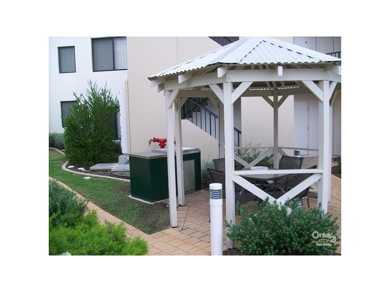 1/17 Southdown Place, Thornlie WA 6108