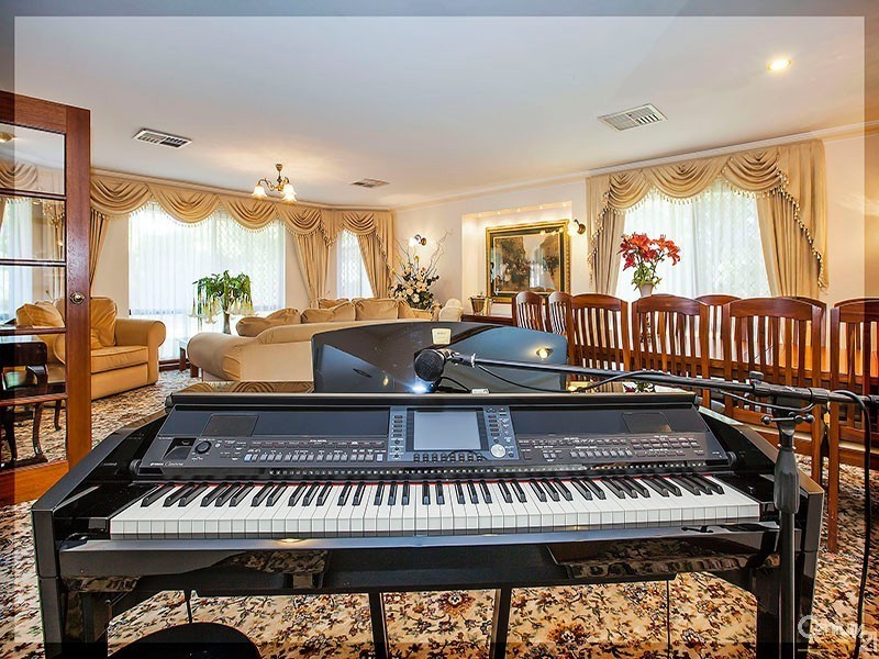 5 Bishop Close, Seville Grove WA 6112