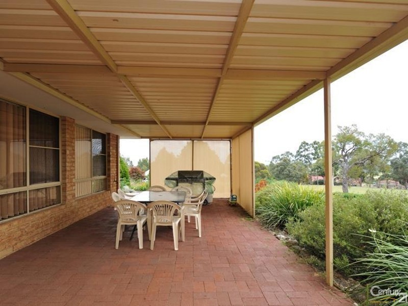 17 Three Kangaroos Way, Byford WA 6122