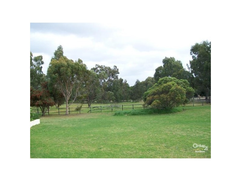27 Moore Street, Wungong WA 6112
