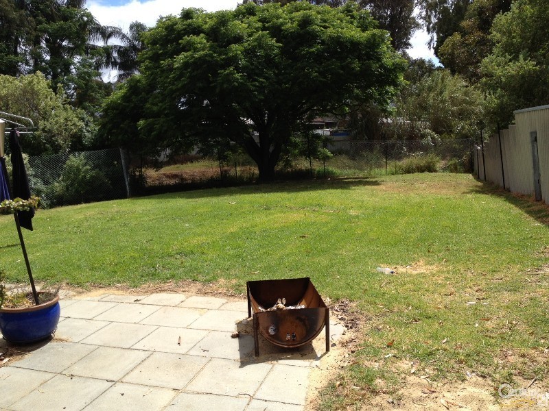 8 Westfield Street, Maddington WA 6109