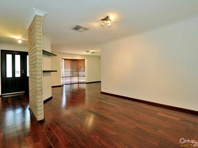 7 Bowra Court, Leeming WA 6149