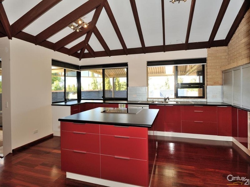 7 Bowra Court, Leeming WA 6149