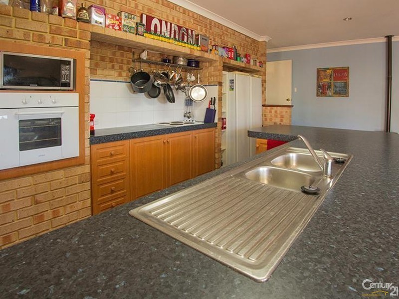 18 Timbrell Way, Leeming WA 6149