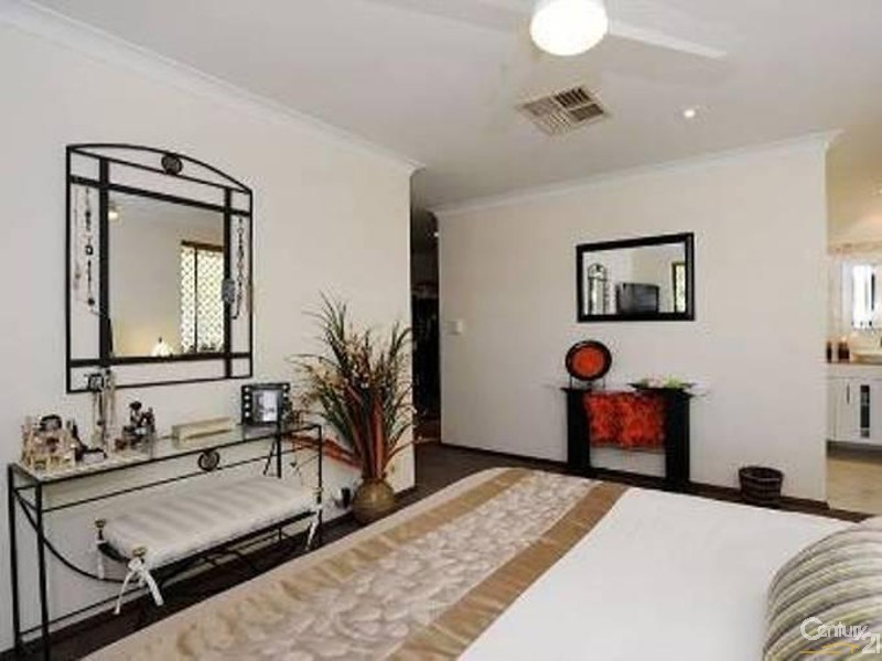 3 Timbrell Way, Leeming WA 6149