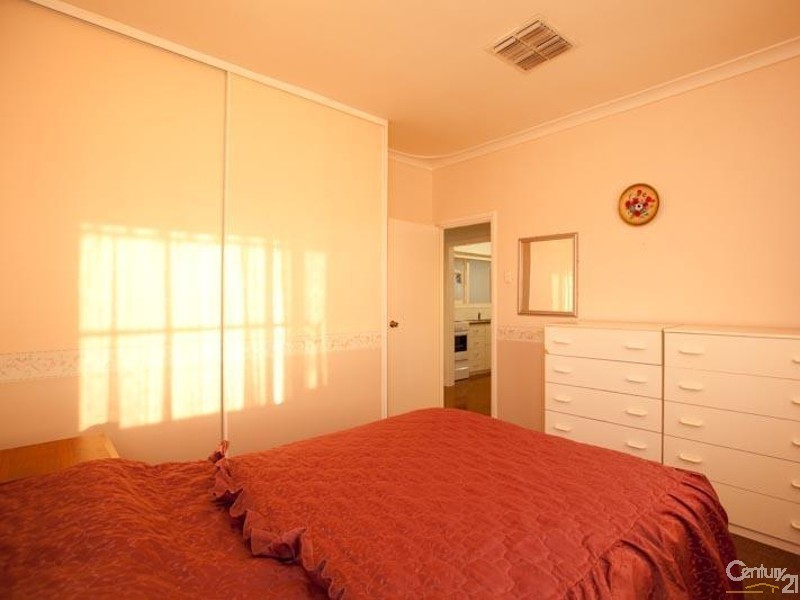 6 Tredale Avenue, Mount Richon WA 6112