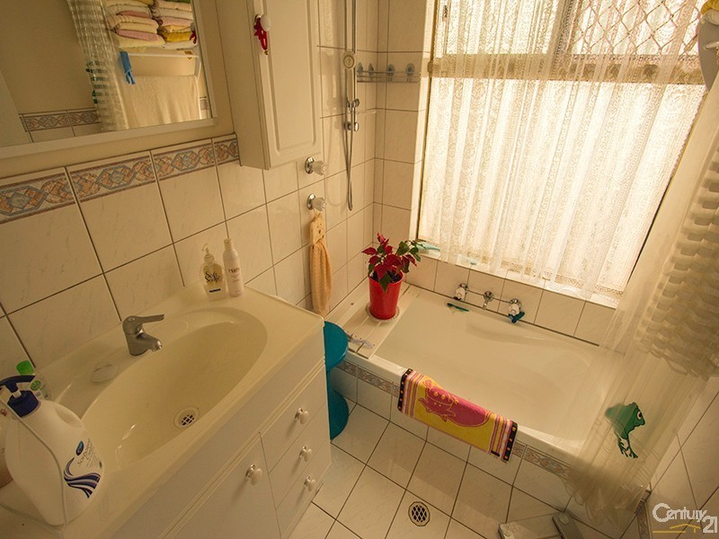 15 Juniper Court, Thornlie WA 6108