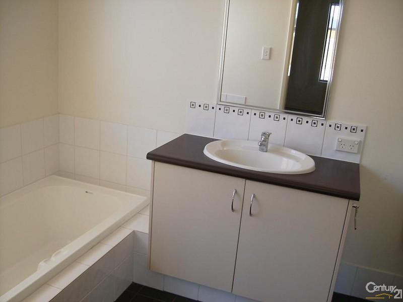 17 Kerrison Parade, Seville Grove WA 6112