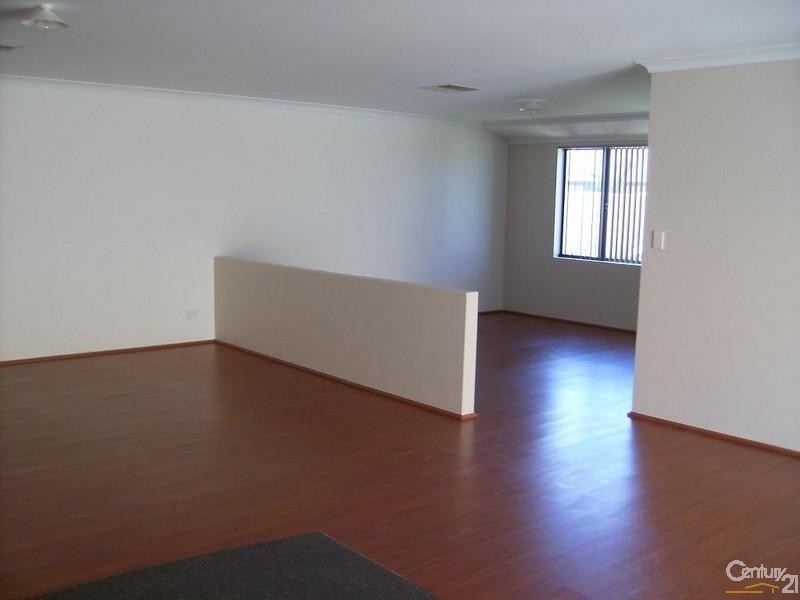 17 Kerrison Parade, Seville Grove WA 6112