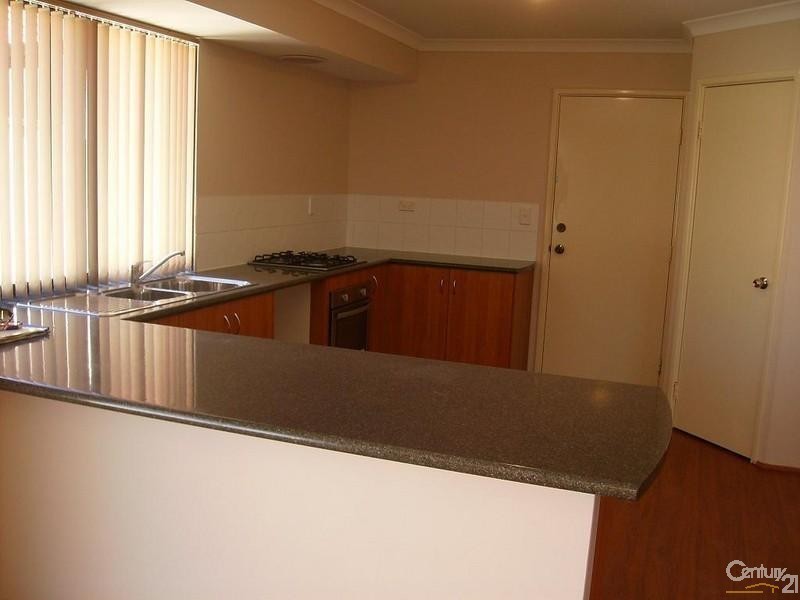 17 Kerrison Parade, Seville Grove WA 6112