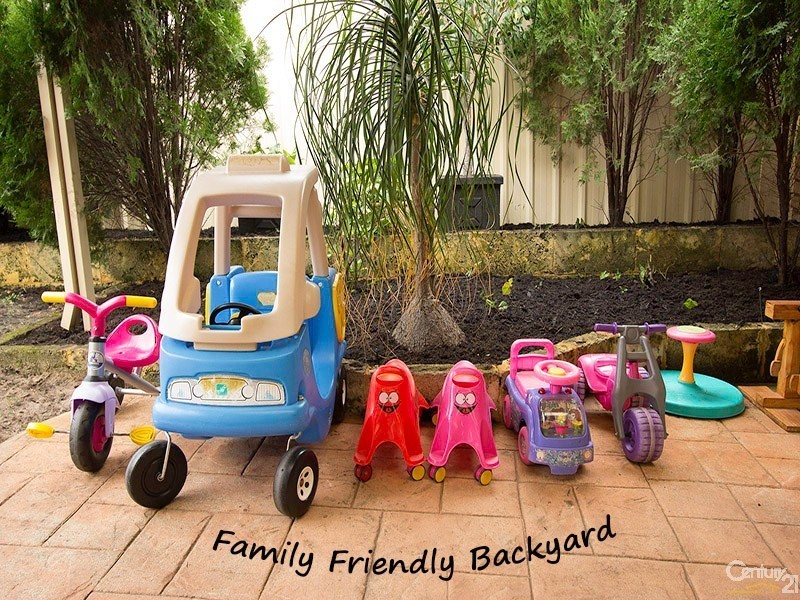 8 Capill Corner, Leeming WA 6149