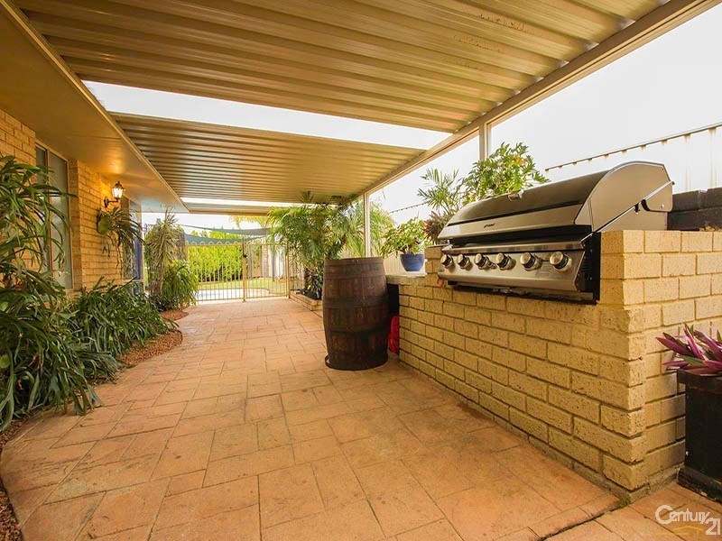 8 Capill Corner, Leeming WA 6149