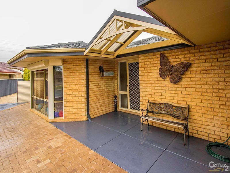 8 Capill Corner, Leeming WA 6149