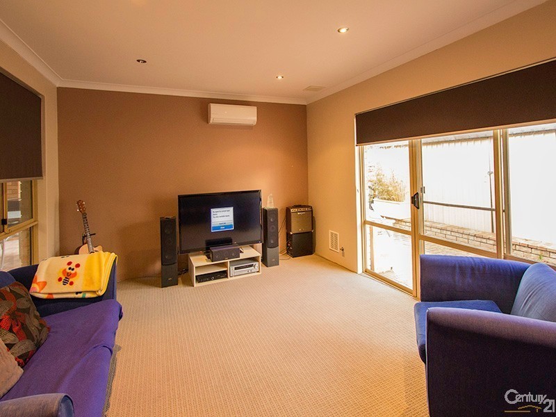6 Hollingsworth Way, Leeming WA 6149