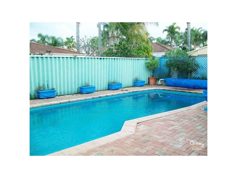 13 Sellen Court, Leeming WA 6149