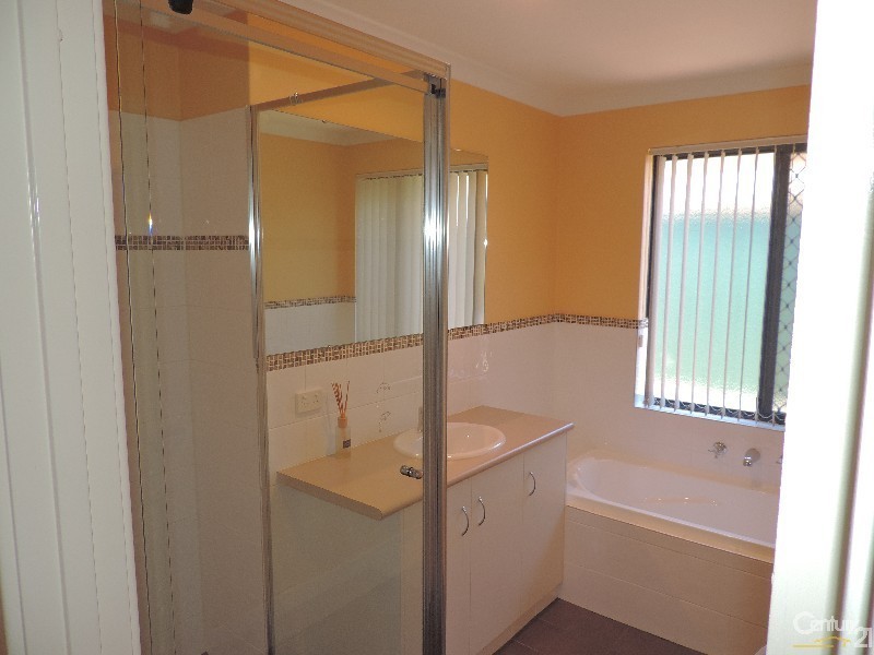 17 Calytrix Crescent, Success WA 6164