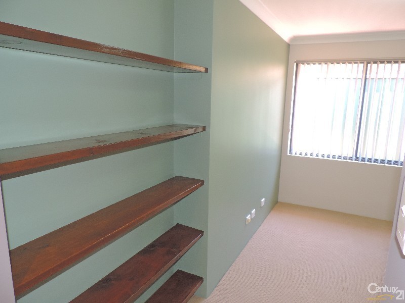 17 Calytrix Crescent, Success WA 6164